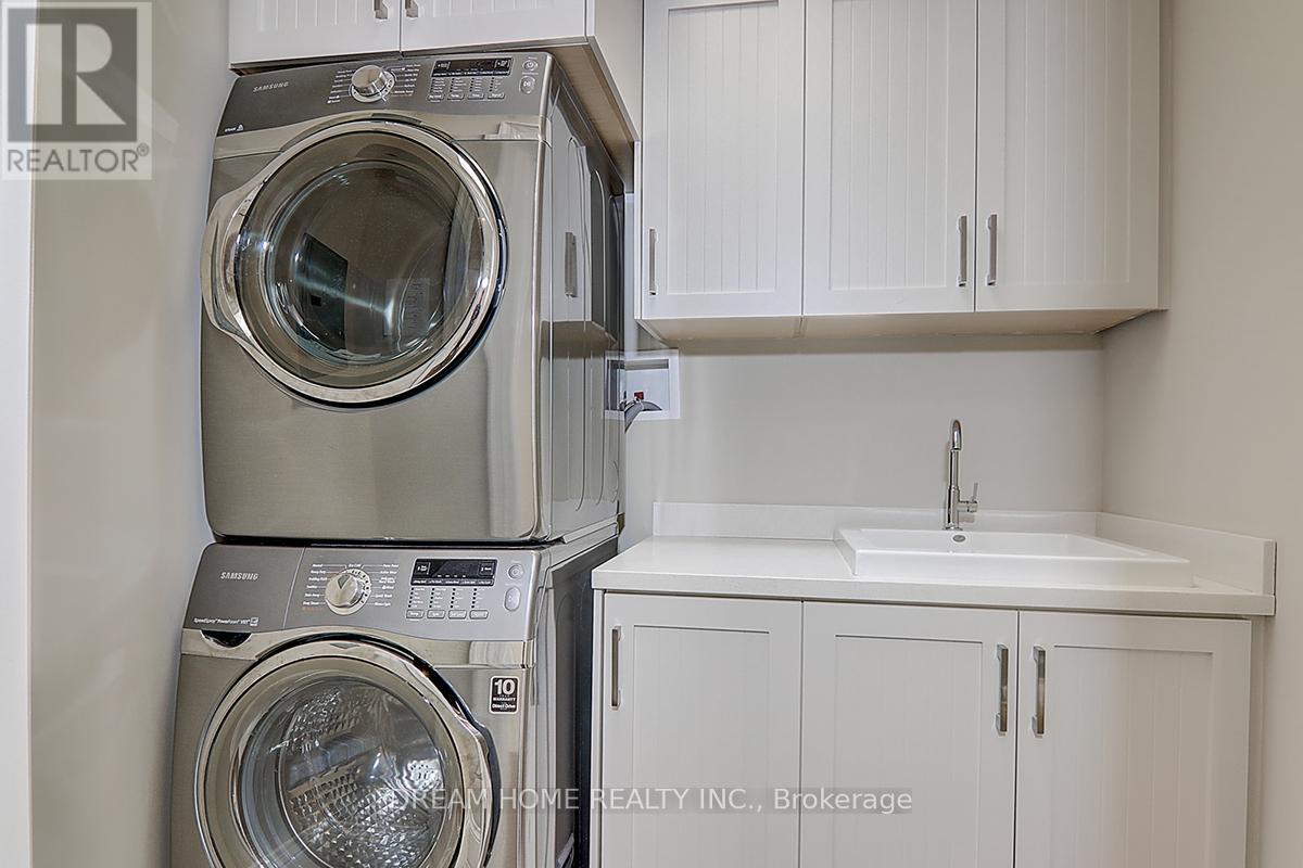 225 Dunforest Avenue, Toronto (willowdale East), Ontario