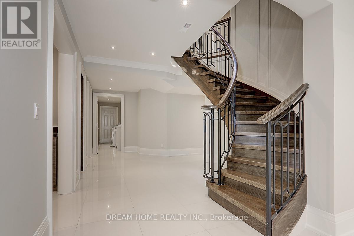 225 Dunforest Avenue, Toronto (willowdale East), Ontario