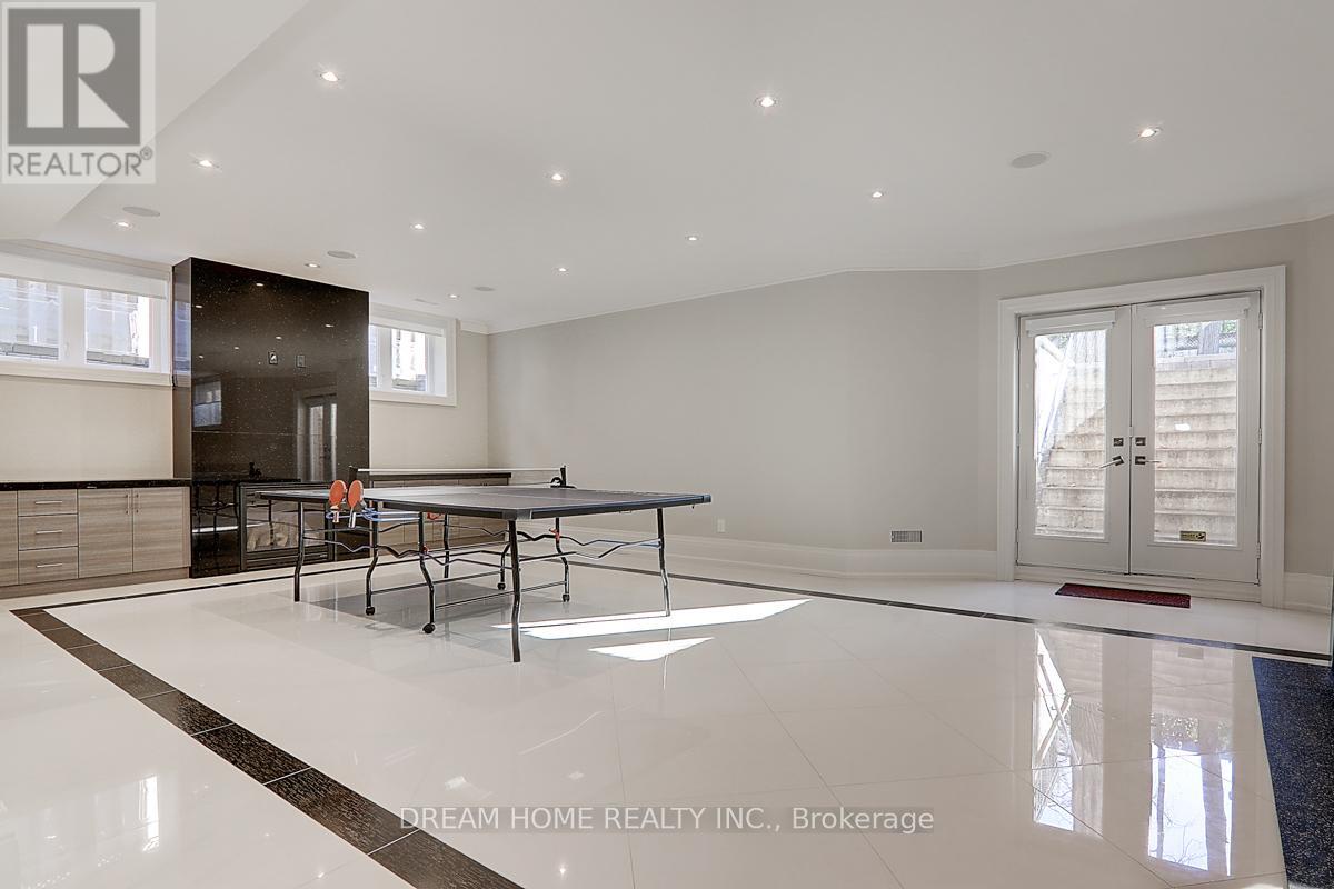 225 Dunforest Avenue, Toronto (willowdale East), Ontario