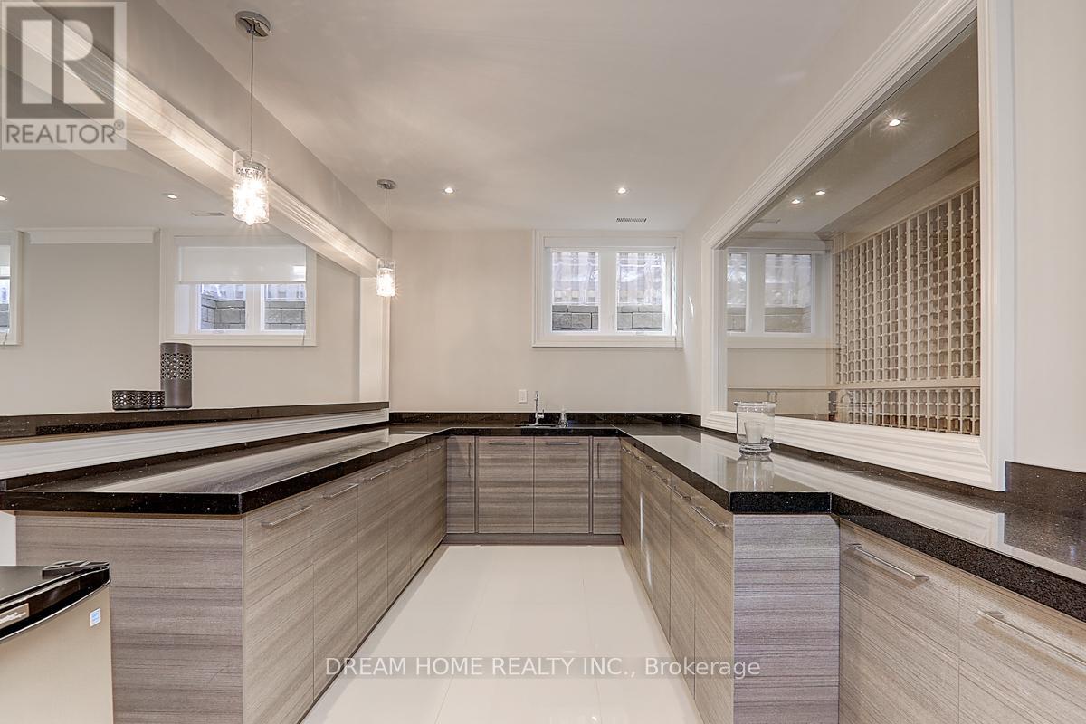 225 Dunforest Avenue, Toronto (willowdale East), Ontario