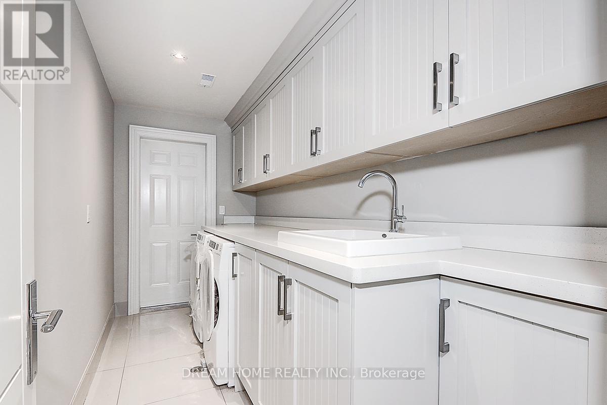 225 Dunforest Avenue, Toronto (willowdale East), Ontario