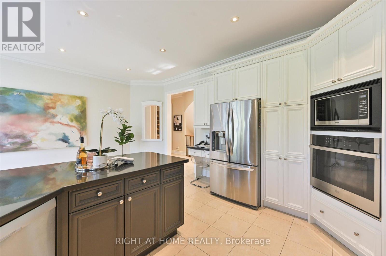 154 Charlton Boulevard, Toronto (newtonbrook West), Ontario