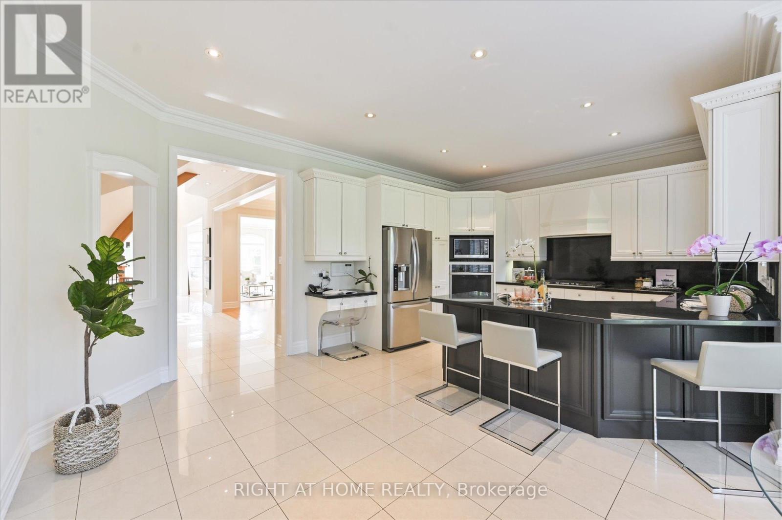 154 Charlton Boulevard, Toronto (newtonbrook West), Ontario