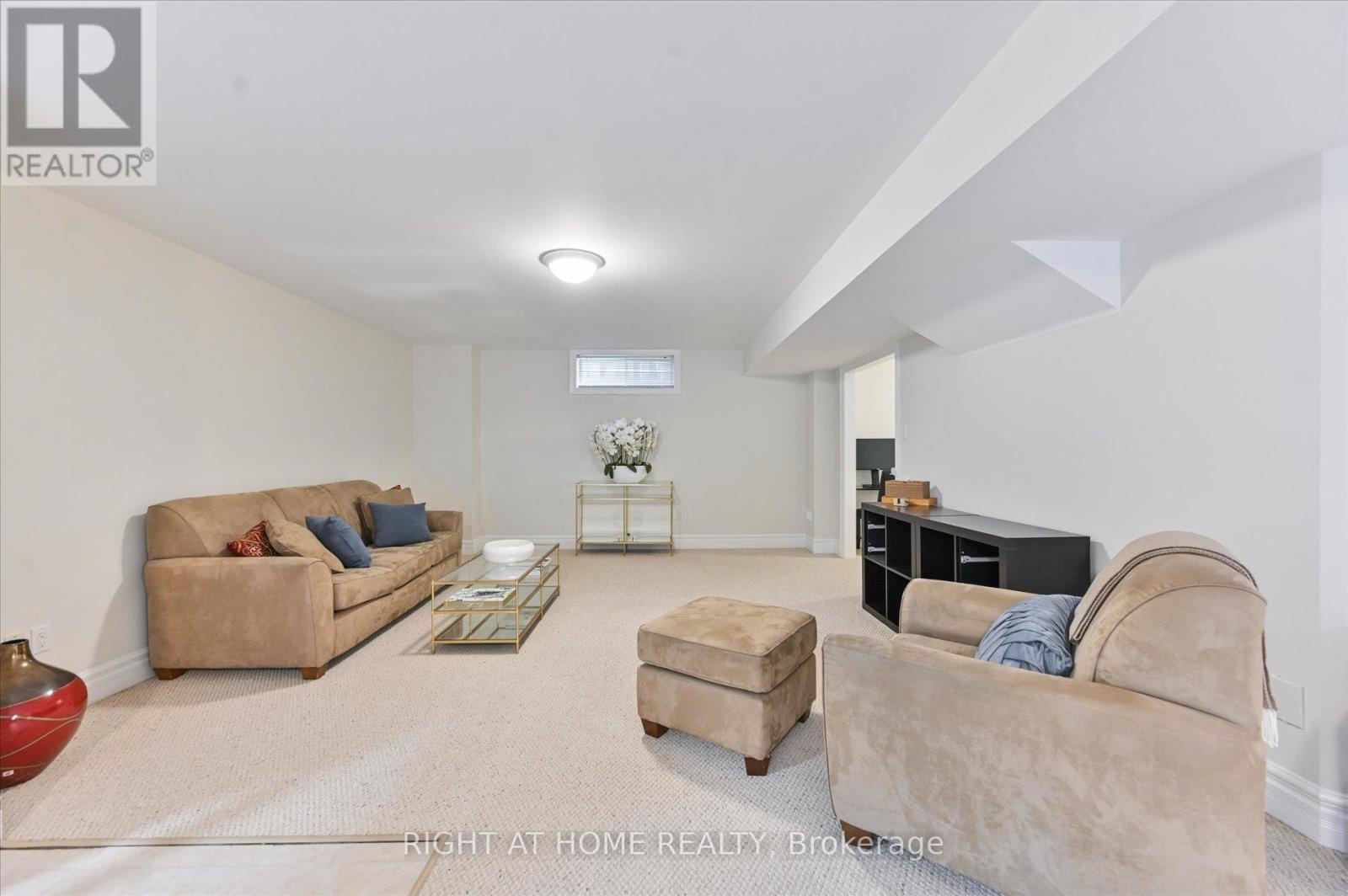 154 Charlton Boulevard, Toronto (newtonbrook West), Ontario