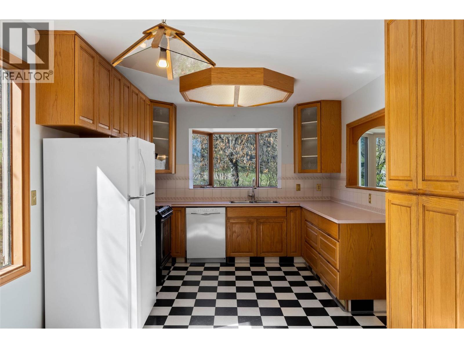 211 Connaught Road, Kamloops, British Columbia