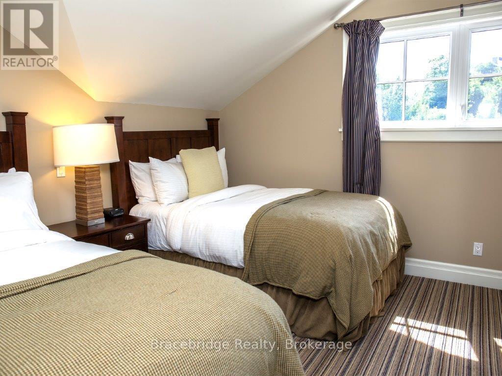 G103-d2 - 1869 Muskoka Road 118 Highway W, Muskoka Lakes (monck (muskoka Lakes)), Ontario