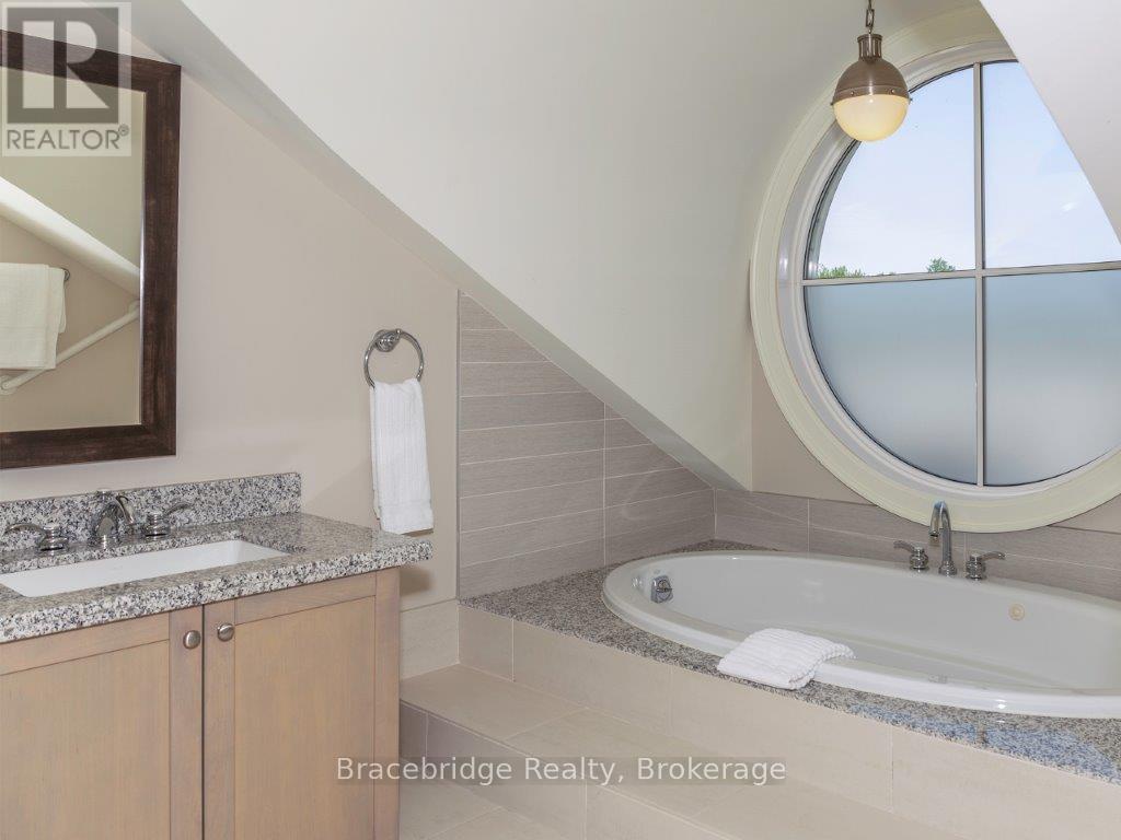 G103-d2 - 1869 Muskoka Road 118 Highway W, Muskoka Lakes (monck (muskoka Lakes)), Ontario