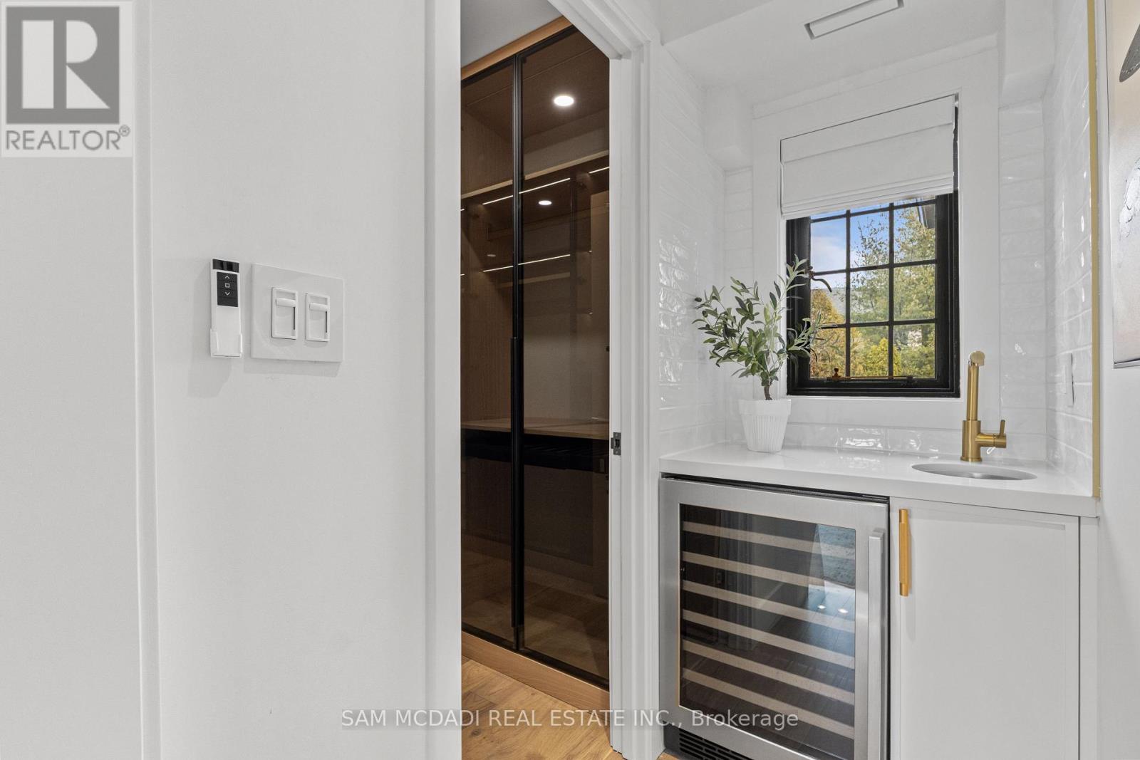 977 Unsworth Avenue, Burlington (bayview), Ontario