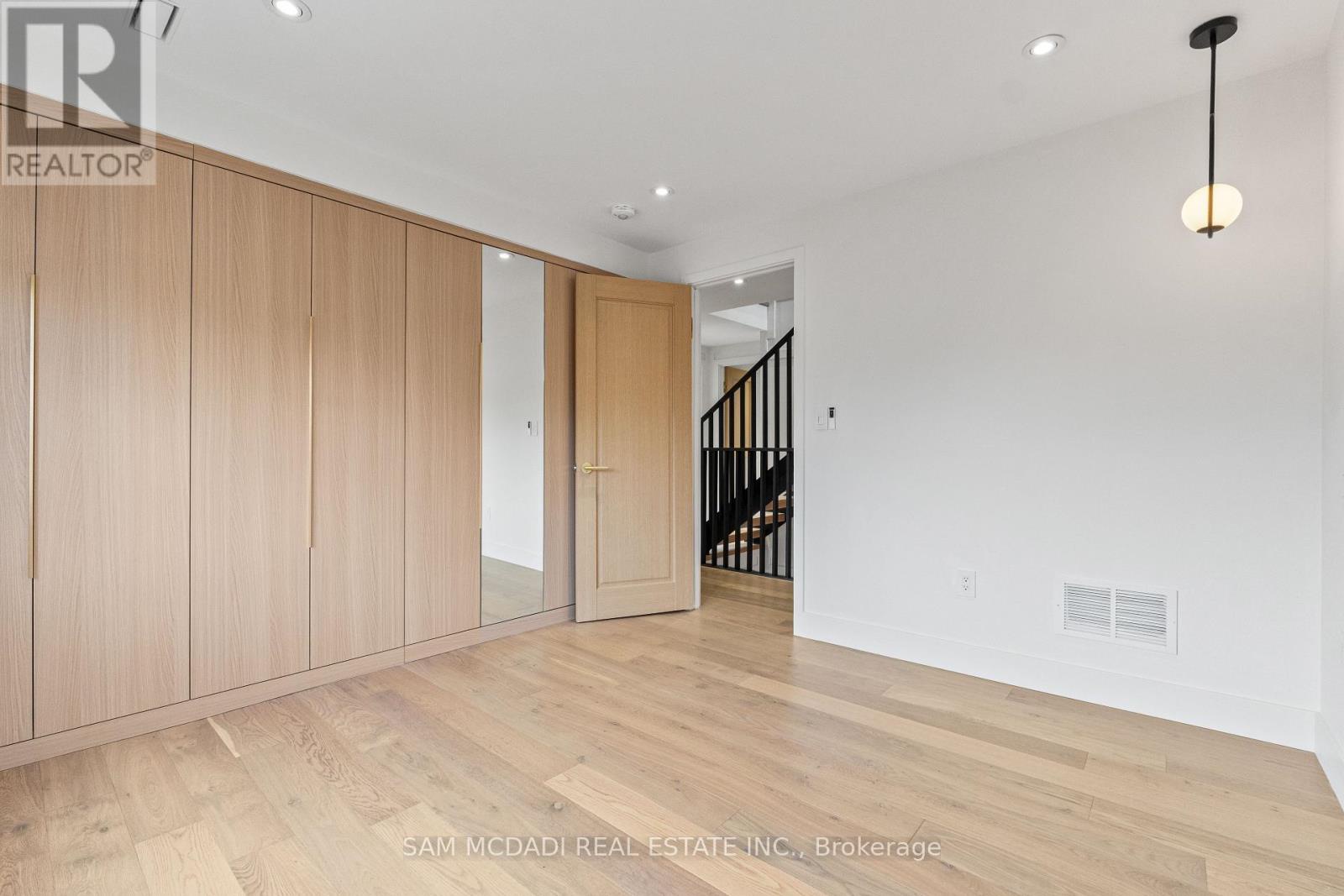 977 Unsworth Avenue, Burlington (bayview), Ontario