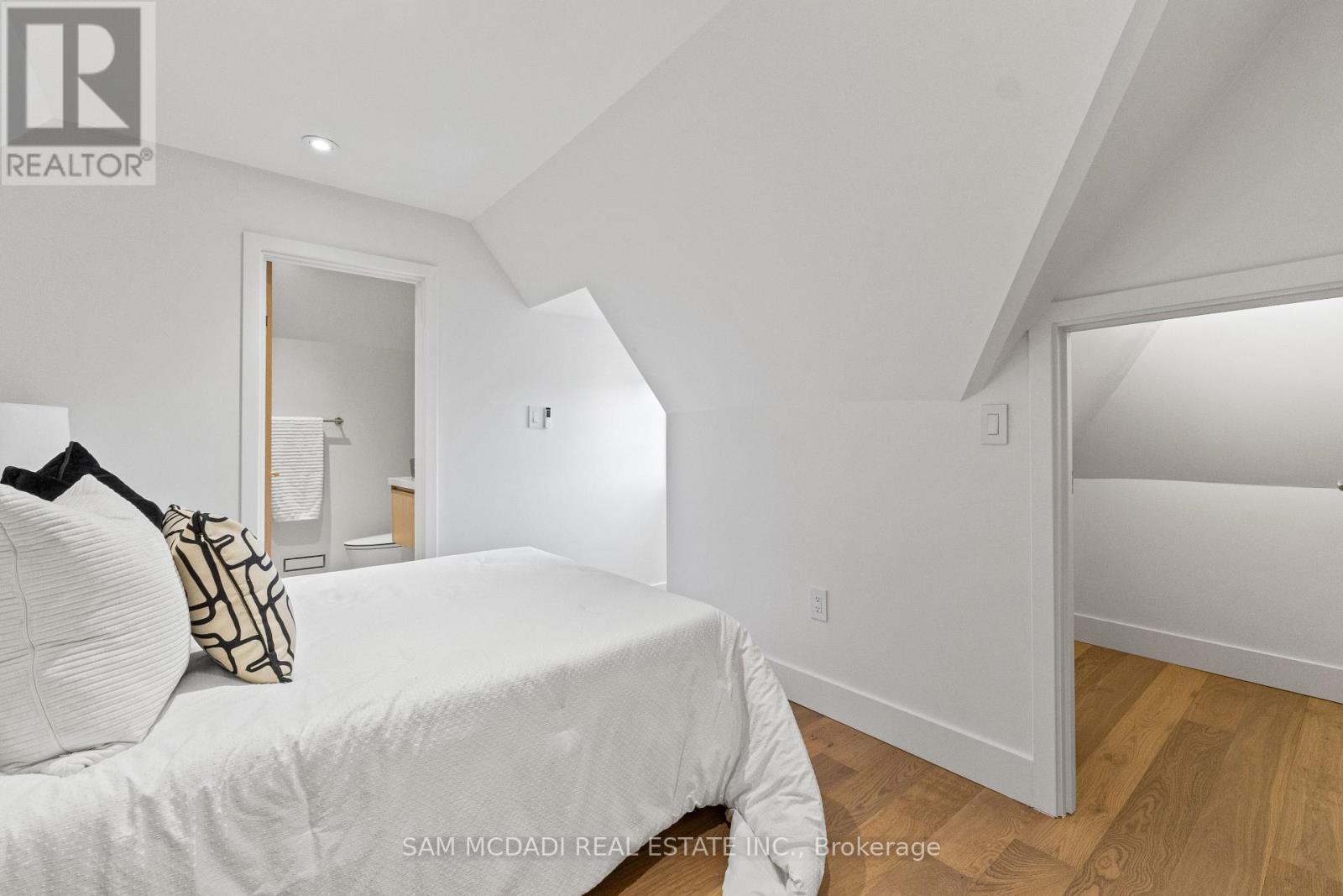 977 Unsworth Avenue, Burlington (bayview), Ontario