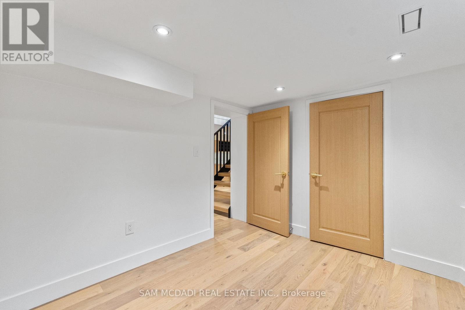 977 Unsworth Avenue, Burlington (bayview), Ontario