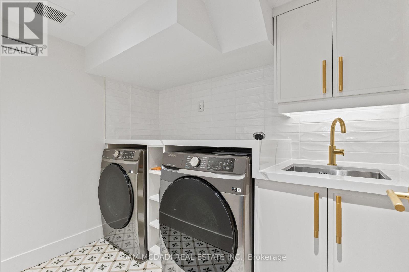 977 Unsworth Avenue, Burlington (bayview), Ontario