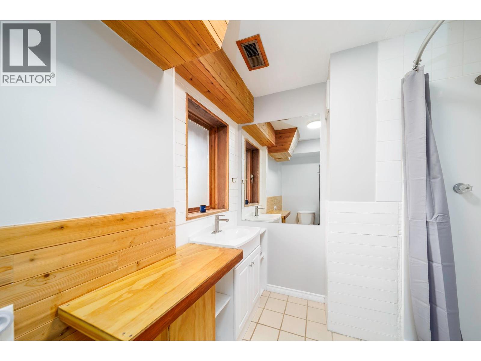 11011 Hallam Drive, Lake Country, British Columbia