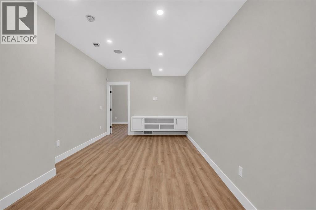 8114 Bowness Road Nw, Calgary, Alberta