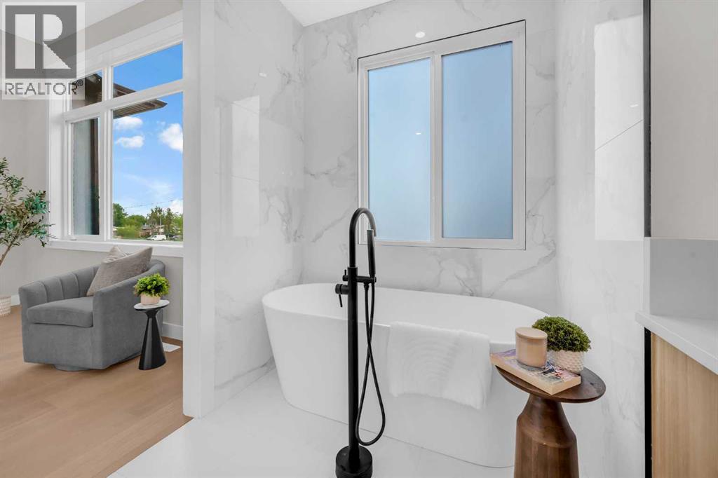 8114 Bowness Road Nw, Calgary, Alberta