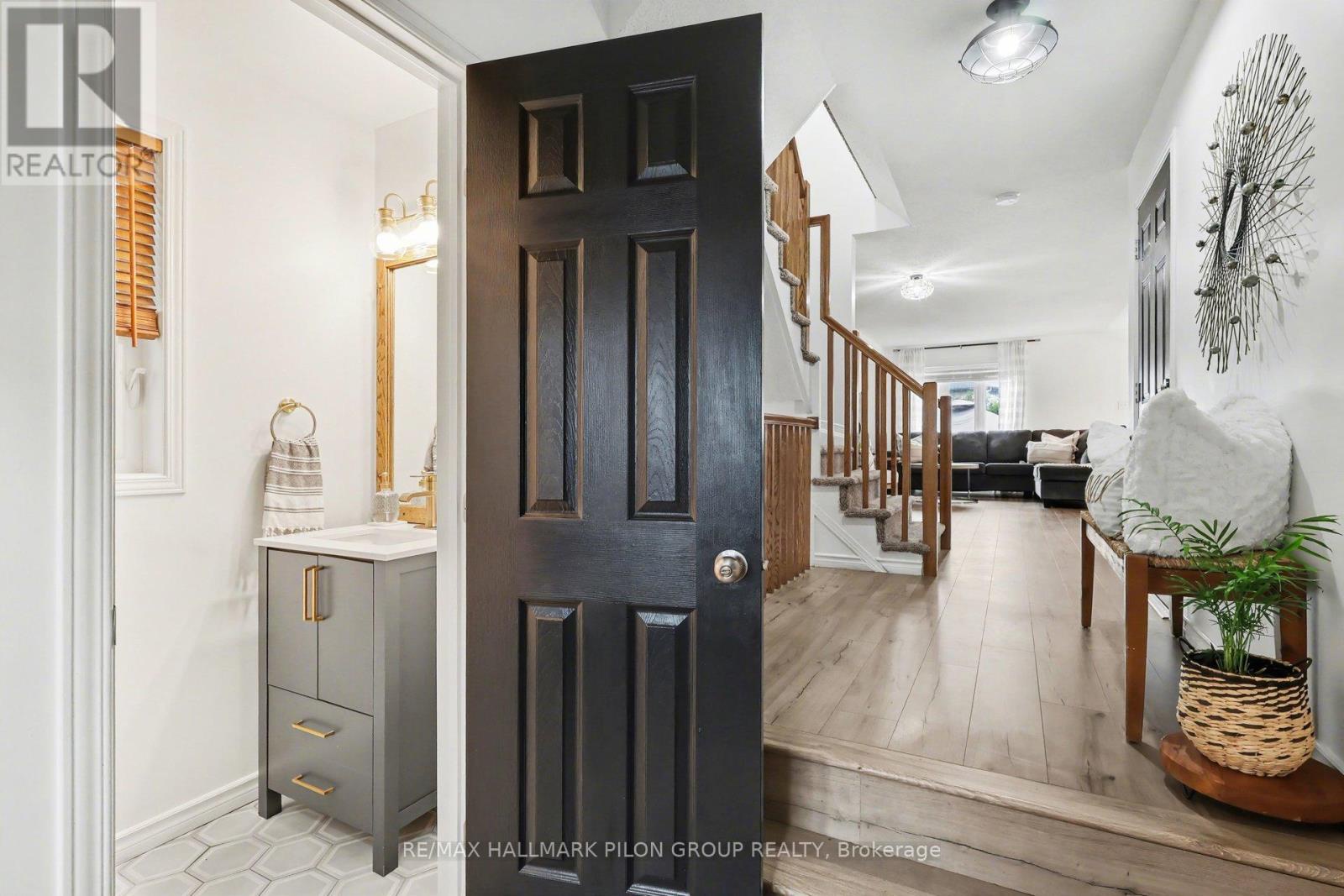 218 Rolling Meadow Crescent, Ottawa, Ontario