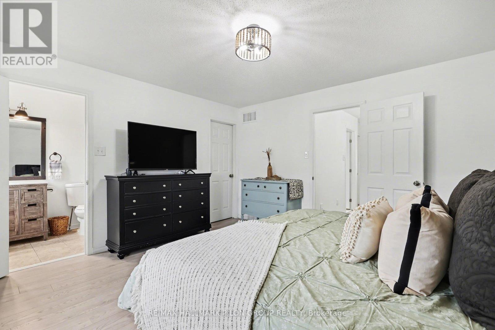 218 Rolling Meadow Crescent, Ottawa, Ontario