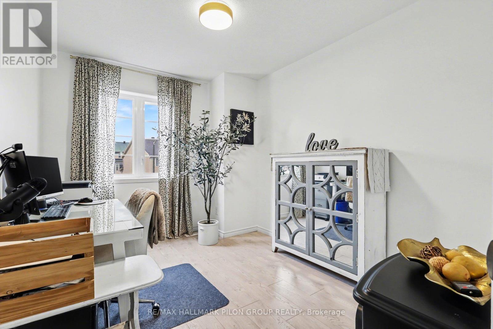 218 Rolling Meadow Crescent, Ottawa, Ontario