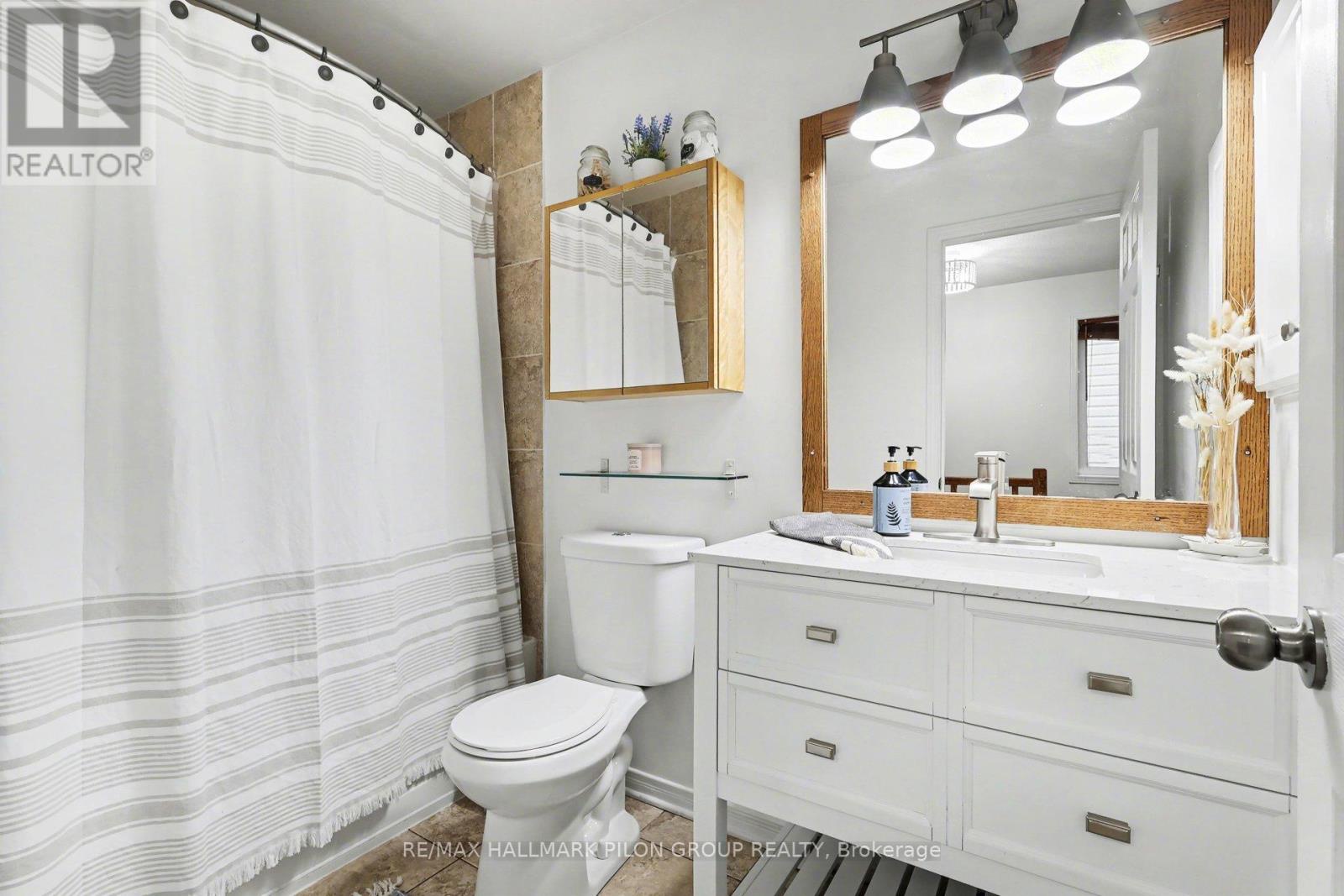 218 Rolling Meadow Crescent, Ottawa, Ontario