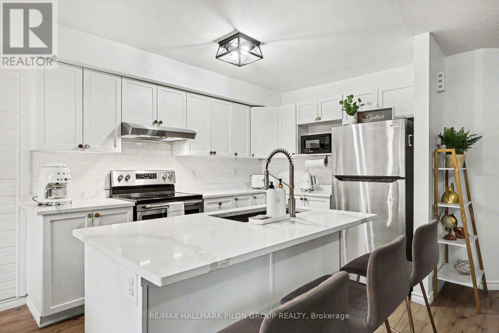 218 Rolling Meadow Crescent, Ottawa, Ontario