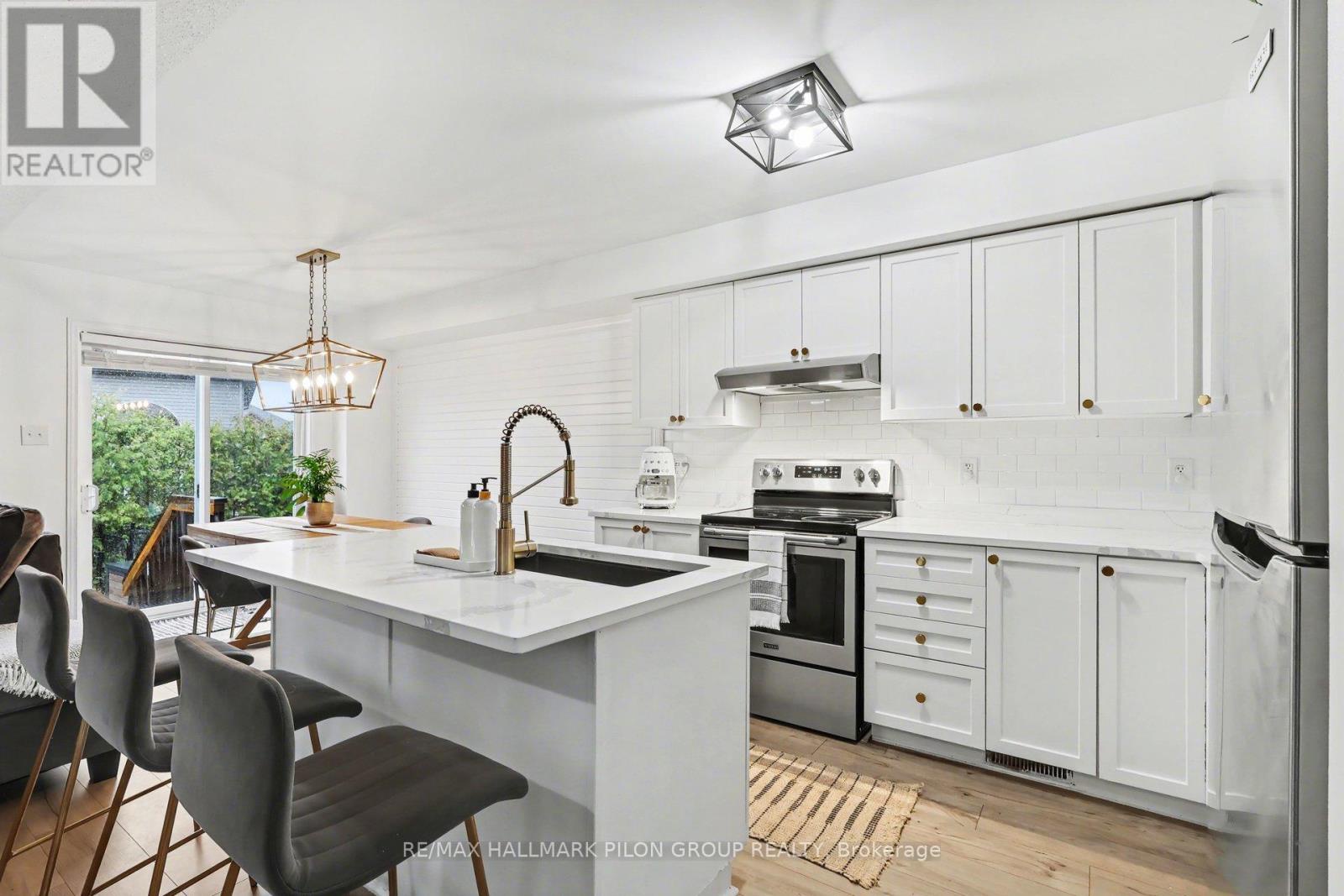 218 Rolling Meadow Crescent, Ottawa, Ontario