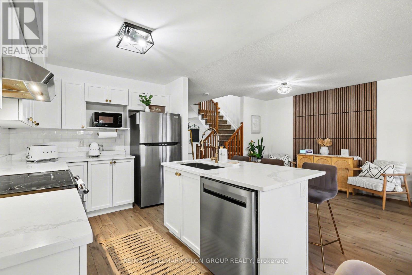 218 Rolling Meadow Crescent, Ottawa, Ontario