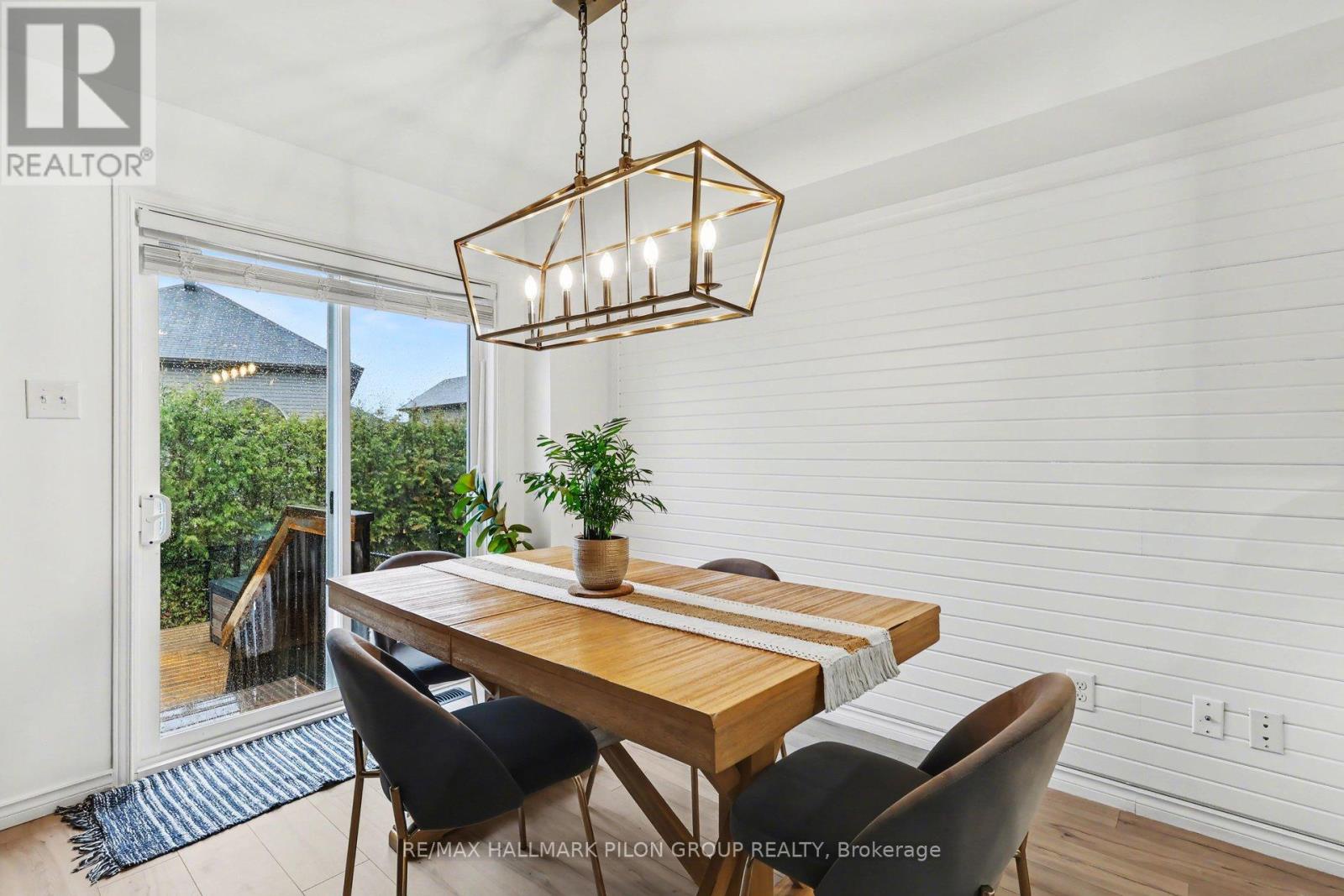 218 Rolling Meadow Crescent, Ottawa, Ontario