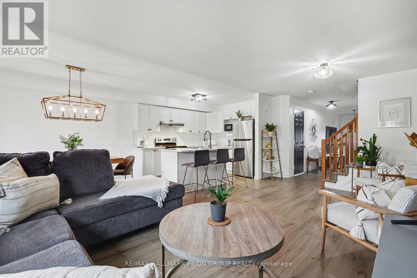 218 Rolling Meadow Crescent, Ottawa, Ontario