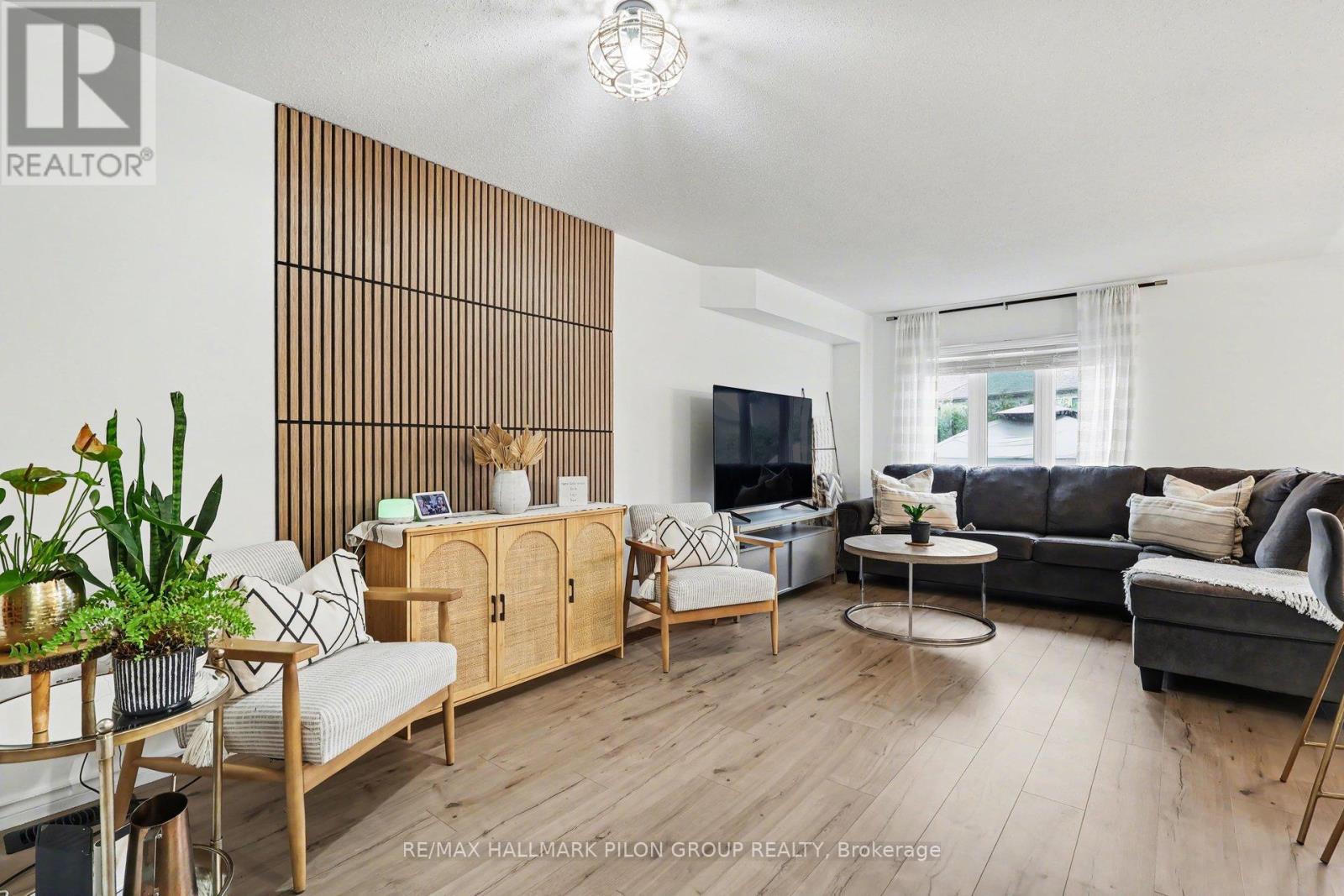 218 Rolling Meadow Crescent, Ottawa, Ontario