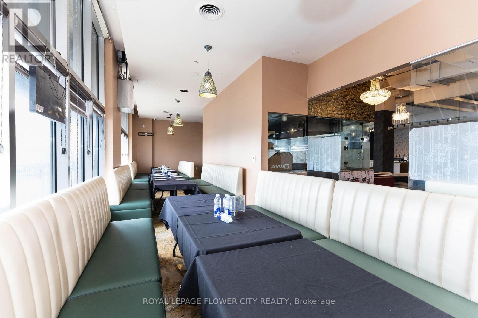 102 - 15 Gateway Boulevard, Brampton (bramalea South Industrial), Ontario