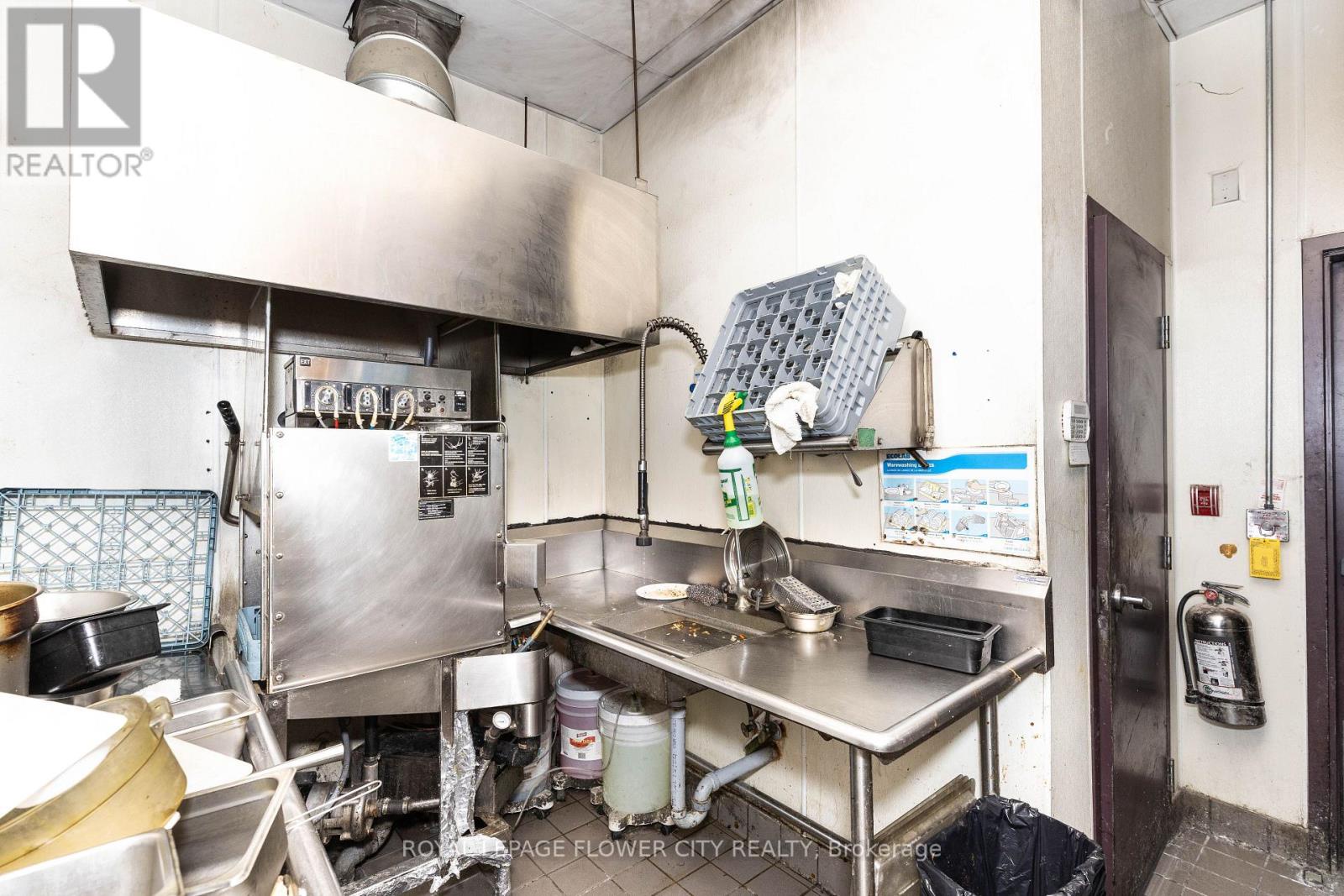 102 - 15 Gateway Boulevard, Brampton (bramalea South Industrial), Ontario