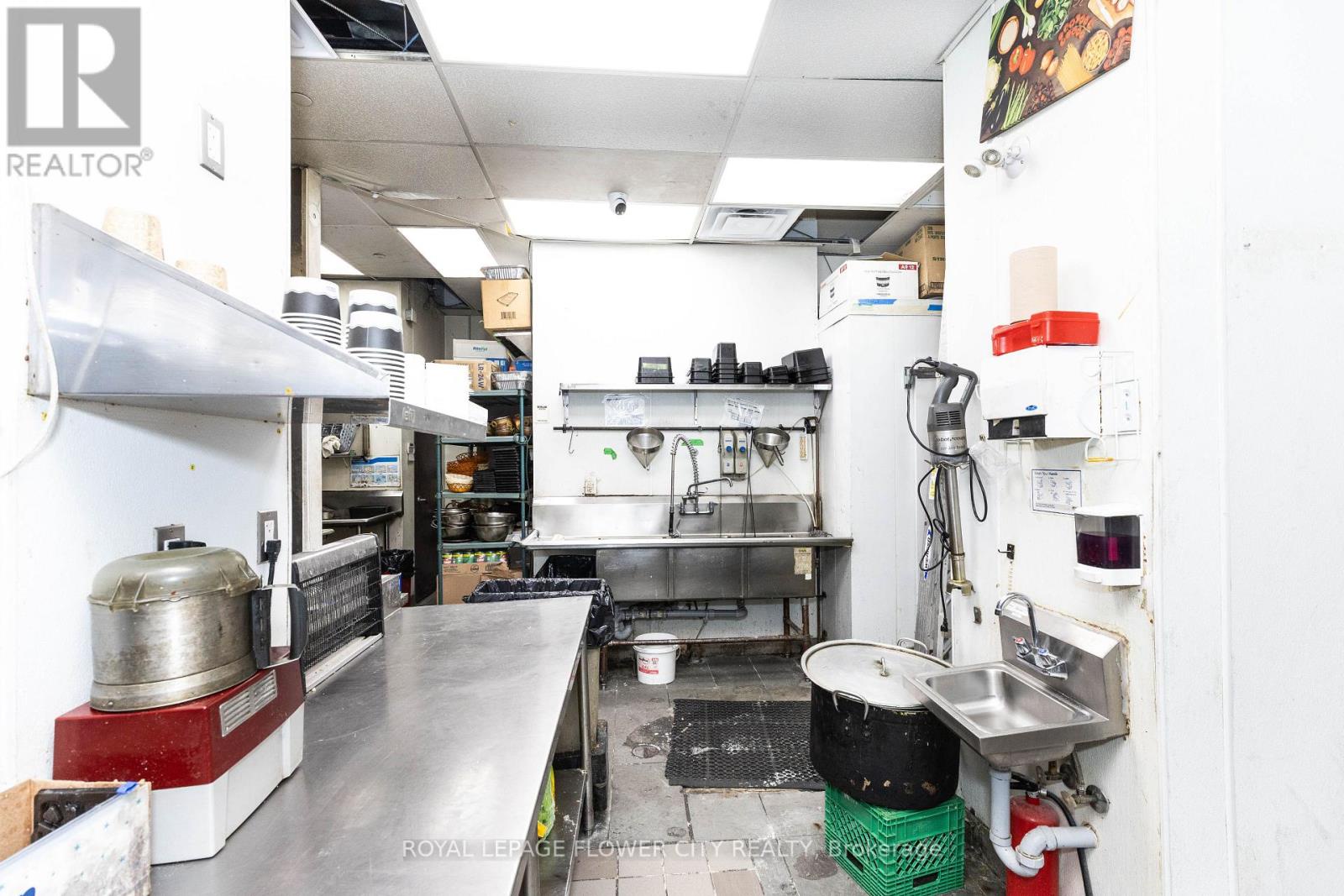 102 - 15 Gateway Boulevard, Brampton (bramalea South Industrial), Ontario