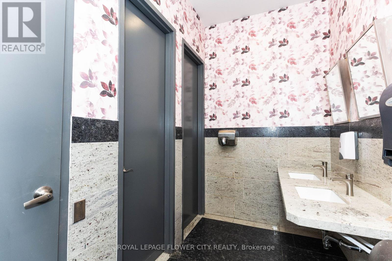 102 - 15 Gateway Boulevard, Brampton (bramalea South Industrial), Ontario