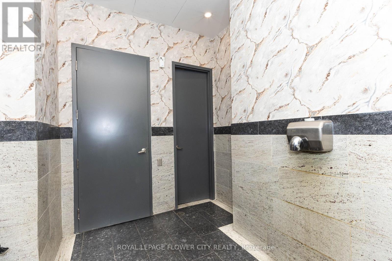 102 - 15 Gateway Boulevard, Brampton (bramalea South Industrial), Ontario