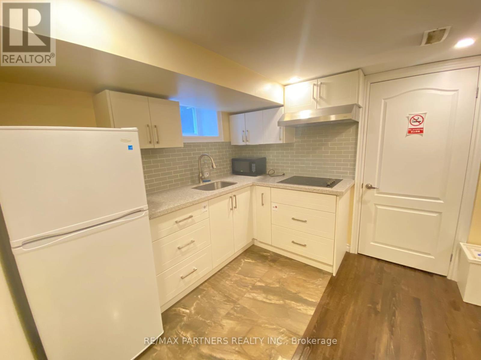 87 Bishop Avenue, Toronto (newtonbrook East), Ontario