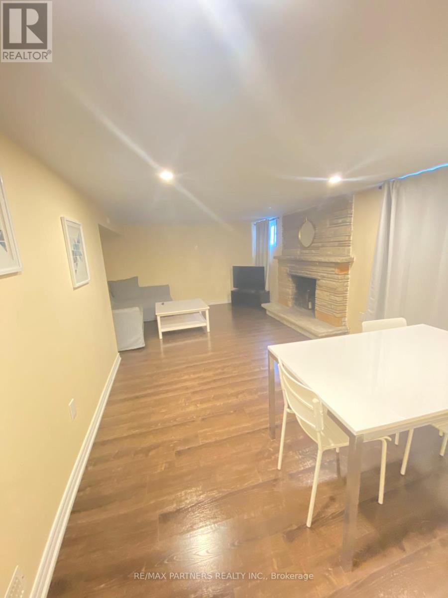 87 Bishop Avenue, Toronto (newtonbrook East), Ontario