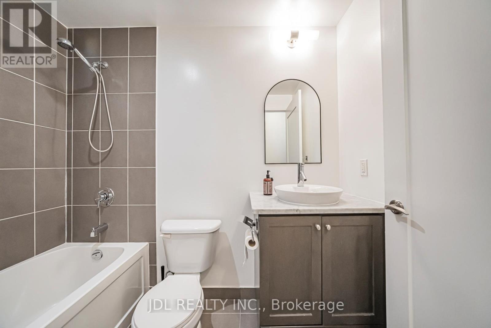 806 - 825 Church Street N, Toronto (rosedale-moore Park), Ontario