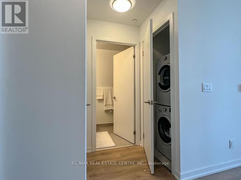 722 - 36 Forest Manor Road, Toronto (henry Farm), Ontario