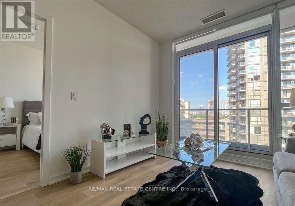 722 - 36 Forest Manor Road, Toronto (henry Farm), Ontario