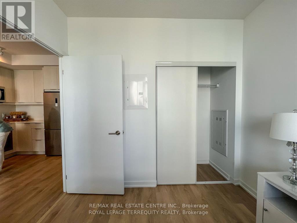 722 - 36 Forest Manor Road, Toronto (henry Farm), Ontario