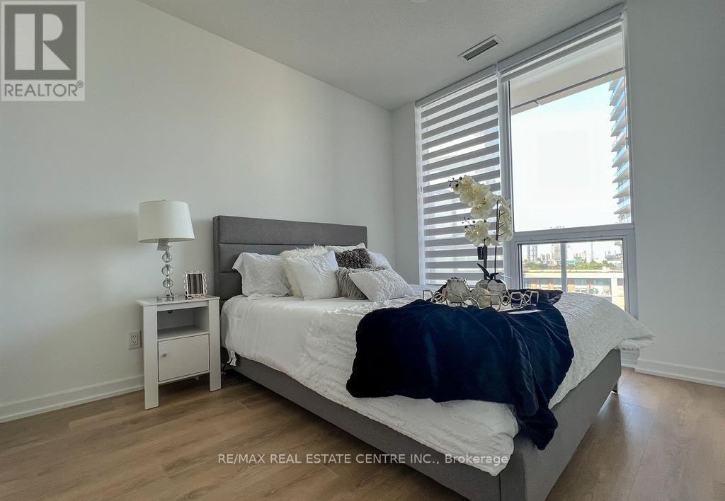 722 - 36 Forest Manor Road, Toronto (henry Farm), Ontario