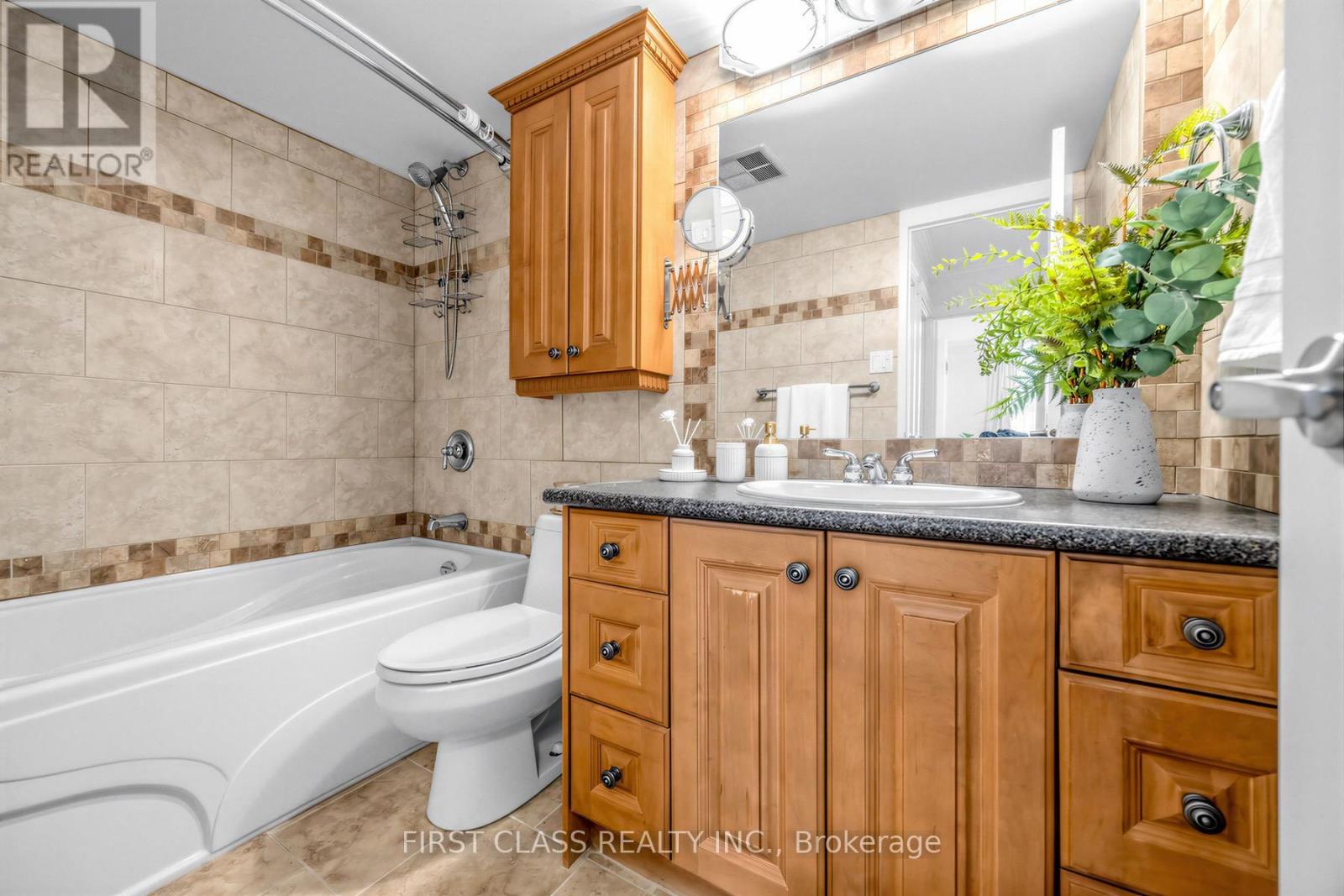 1007 - 362 The East Mall Road, Toronto (islington-city Centre West), Ontario