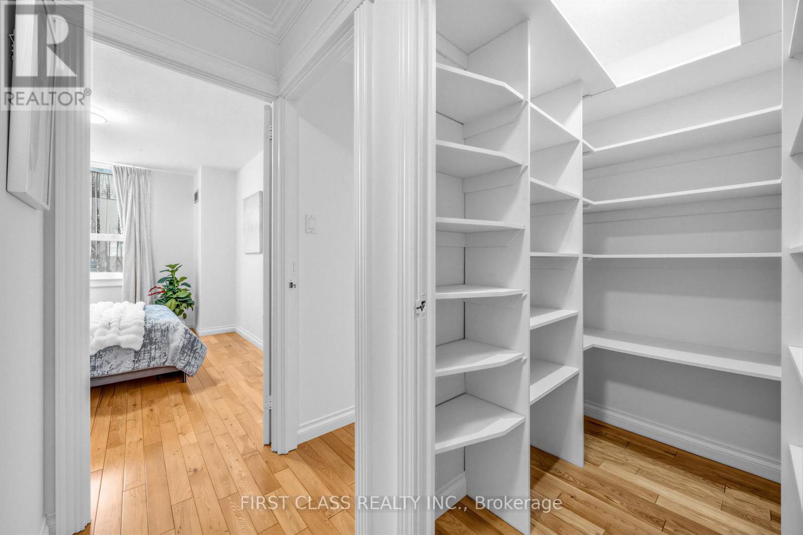 1007 - 362 The East Mall Road, Toronto (islington-city Centre West), Ontario