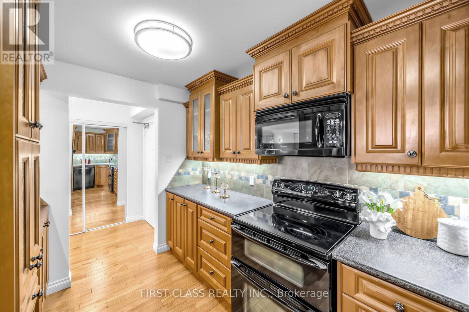 1007 - 362 The East Mall Road, Toronto (islington-city Centre West), Ontario