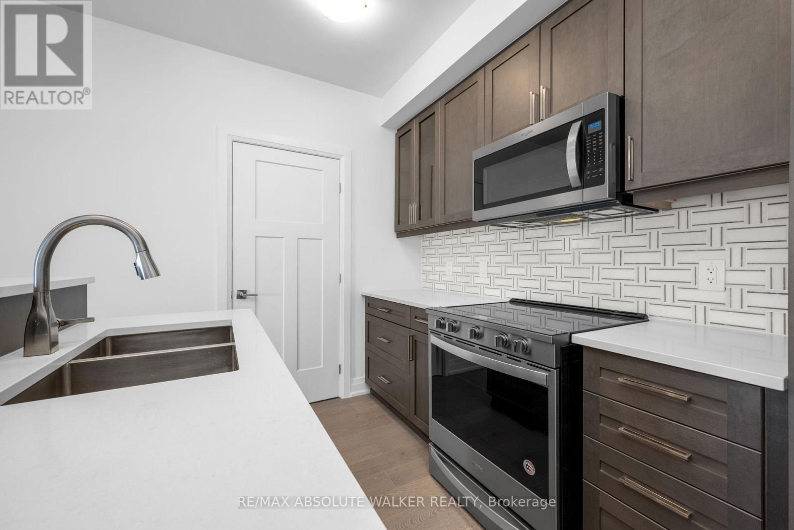 E - 10 Jaguar Private, Ottawa, Ontario