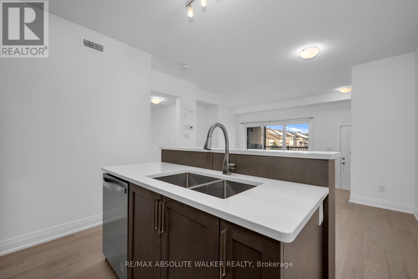 E - 10 Jaguar Private, Ottawa, Ontario