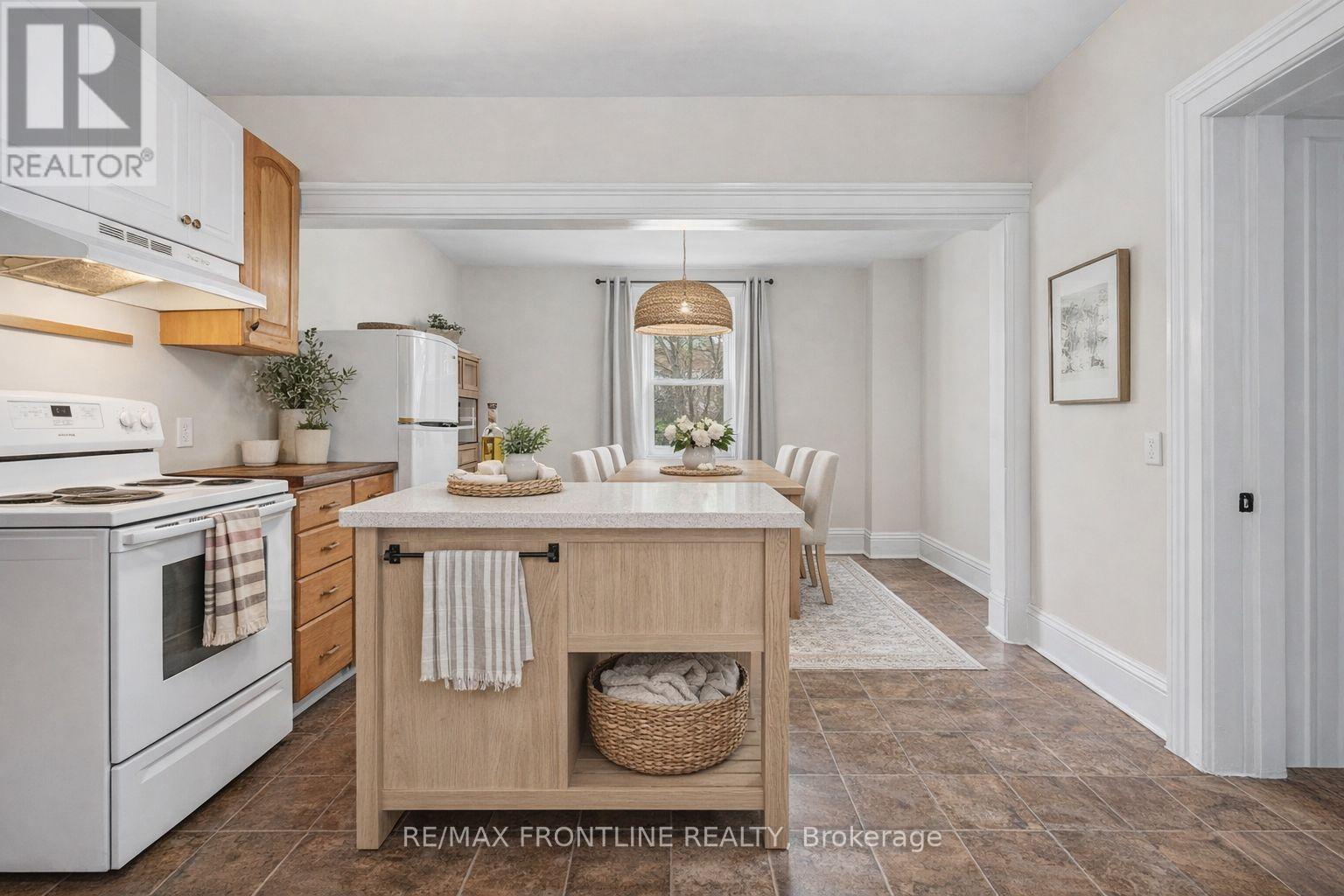 101 Peter Street, Perth, Ontario