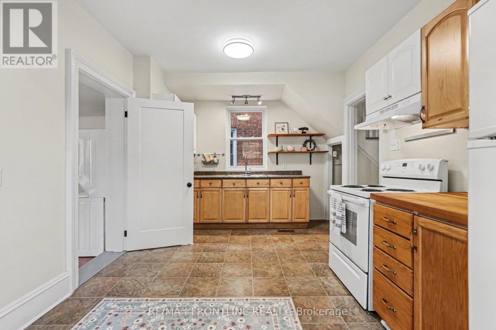 101 Peter Street, Perth, Ontario