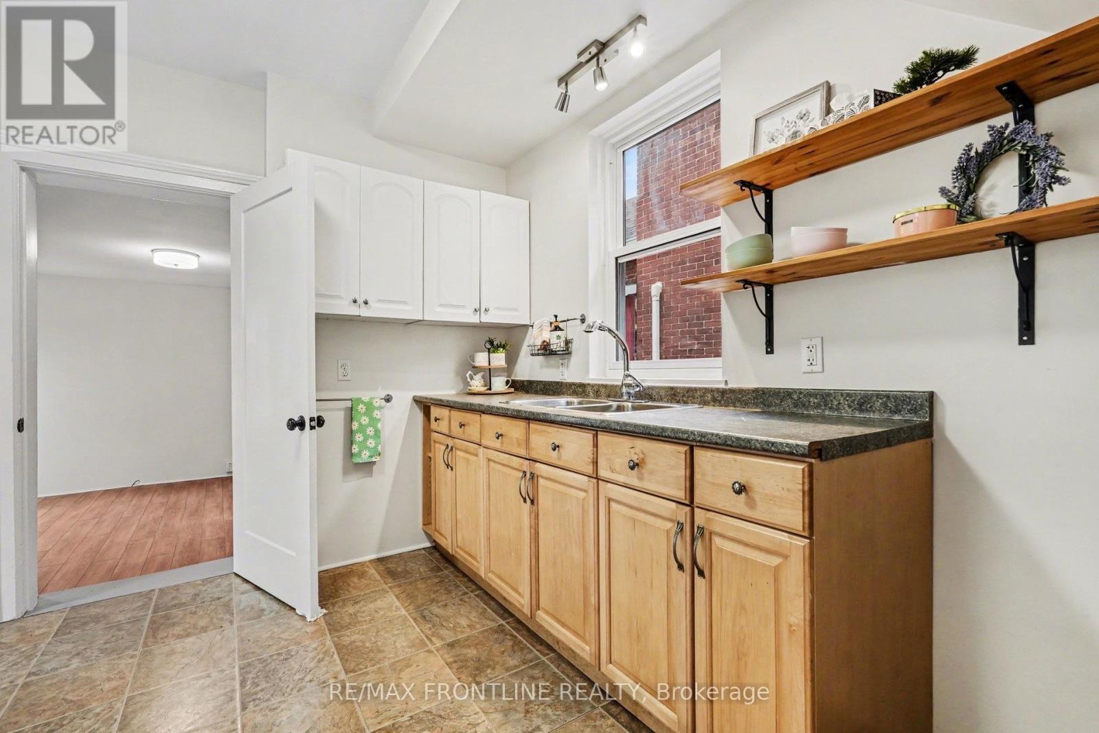 101 Peter Street, Perth, Ontario