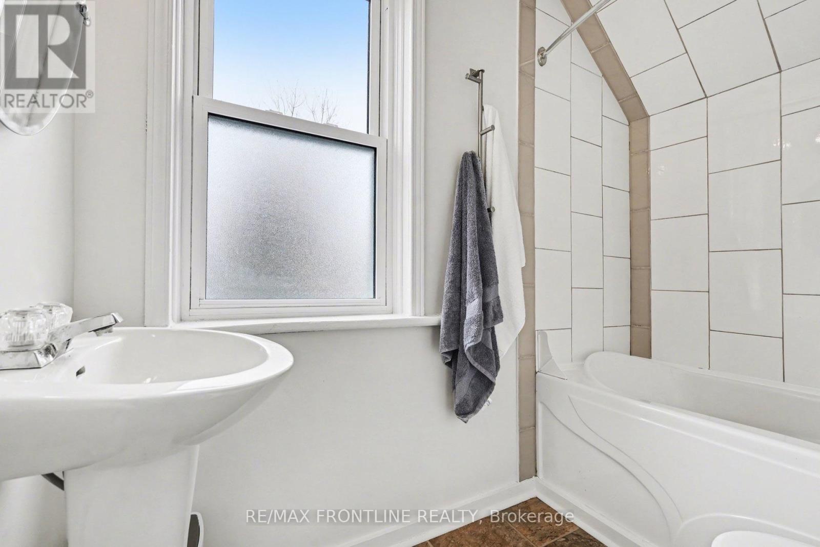 101 Peter Street, Perth, Ontario